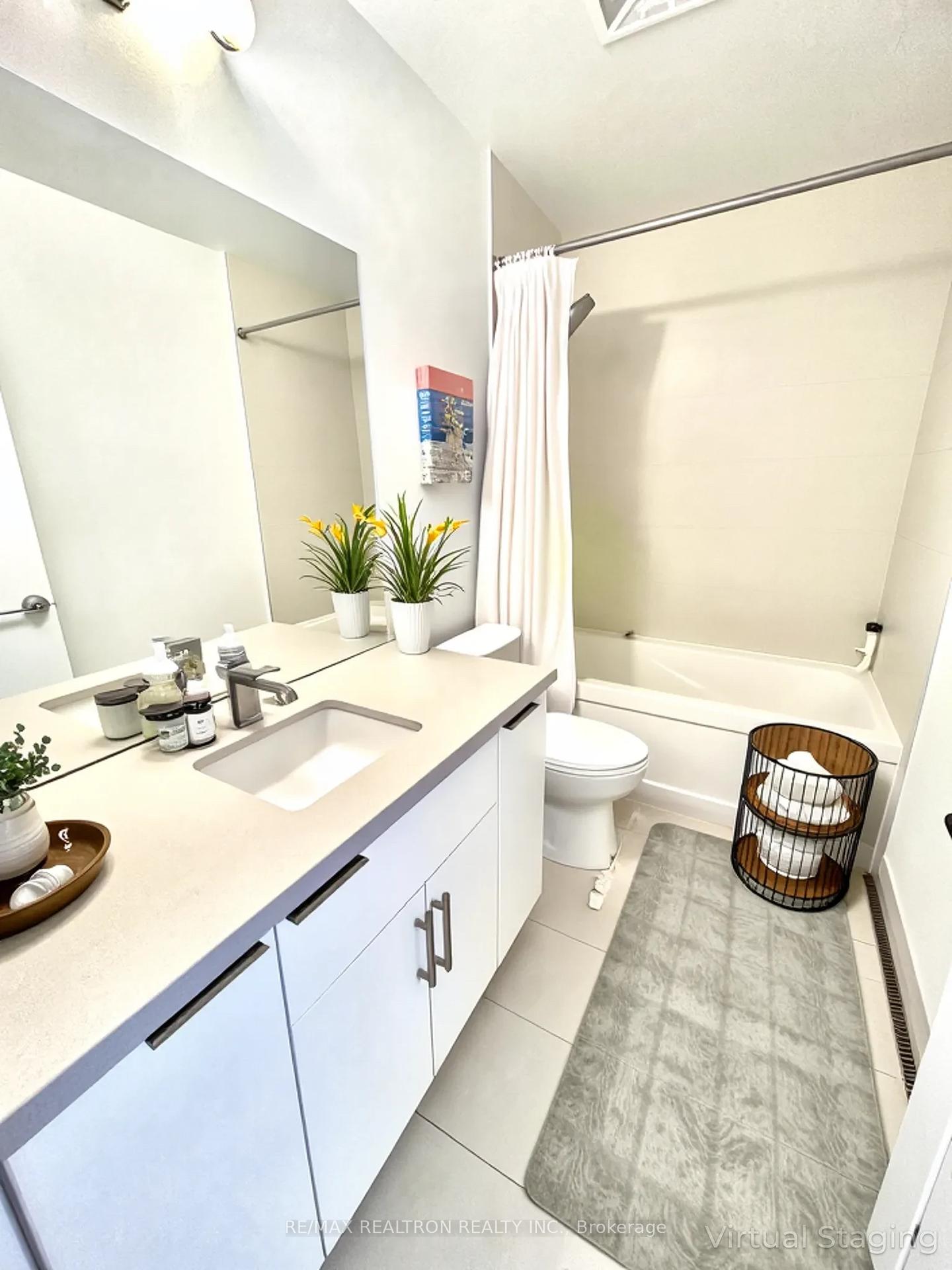 1 Bedroom Condo at 8 Eglinton, Toronto For sale
