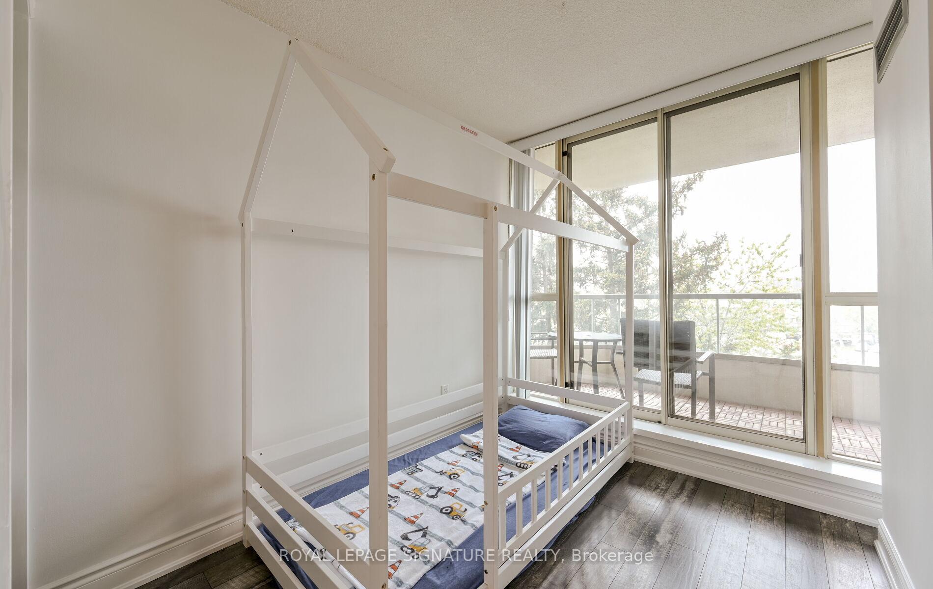 2 Bedrooms Condo at 75 King, Mississauga For sale
