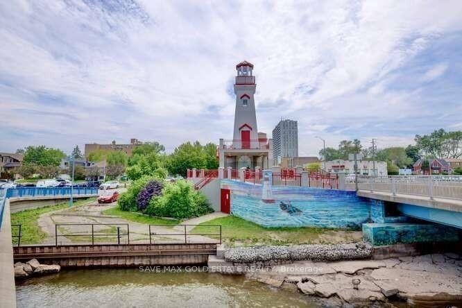 3 Bedrooms Condo at 49 Queen, Mississauga For sale