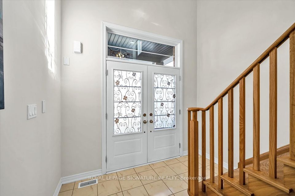 320 Windfield's Farm Drive, Oshawa, ON L1L 0M3