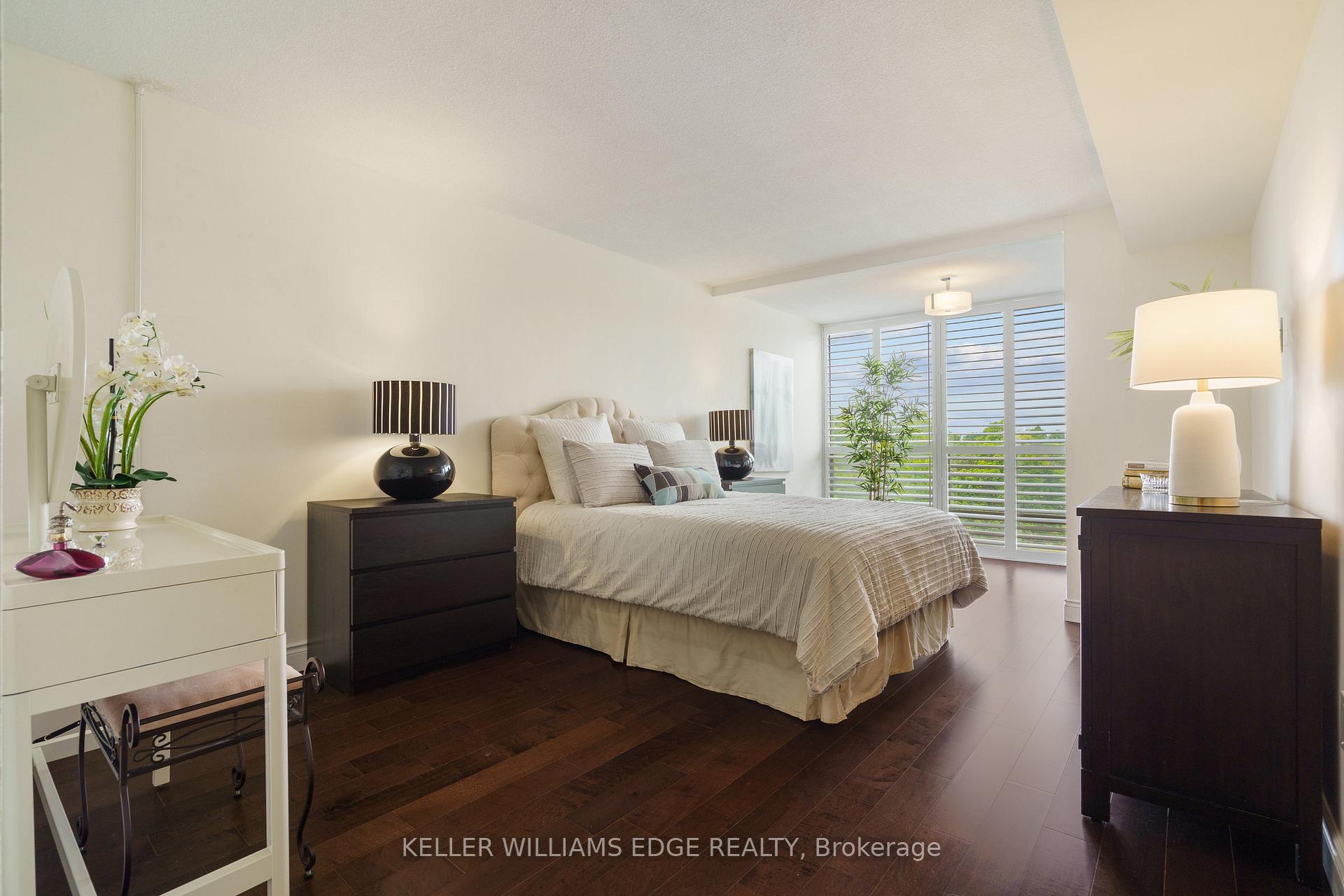 2 Bedrooms Condo at 5090 Pinedale, Burlington For sale