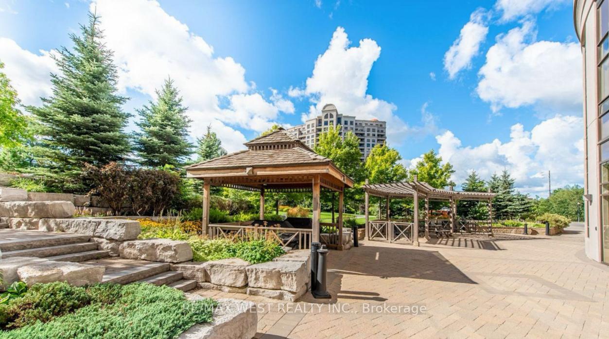 2 Bedrooms Condo at 9235 Jane, Vaughan For sale