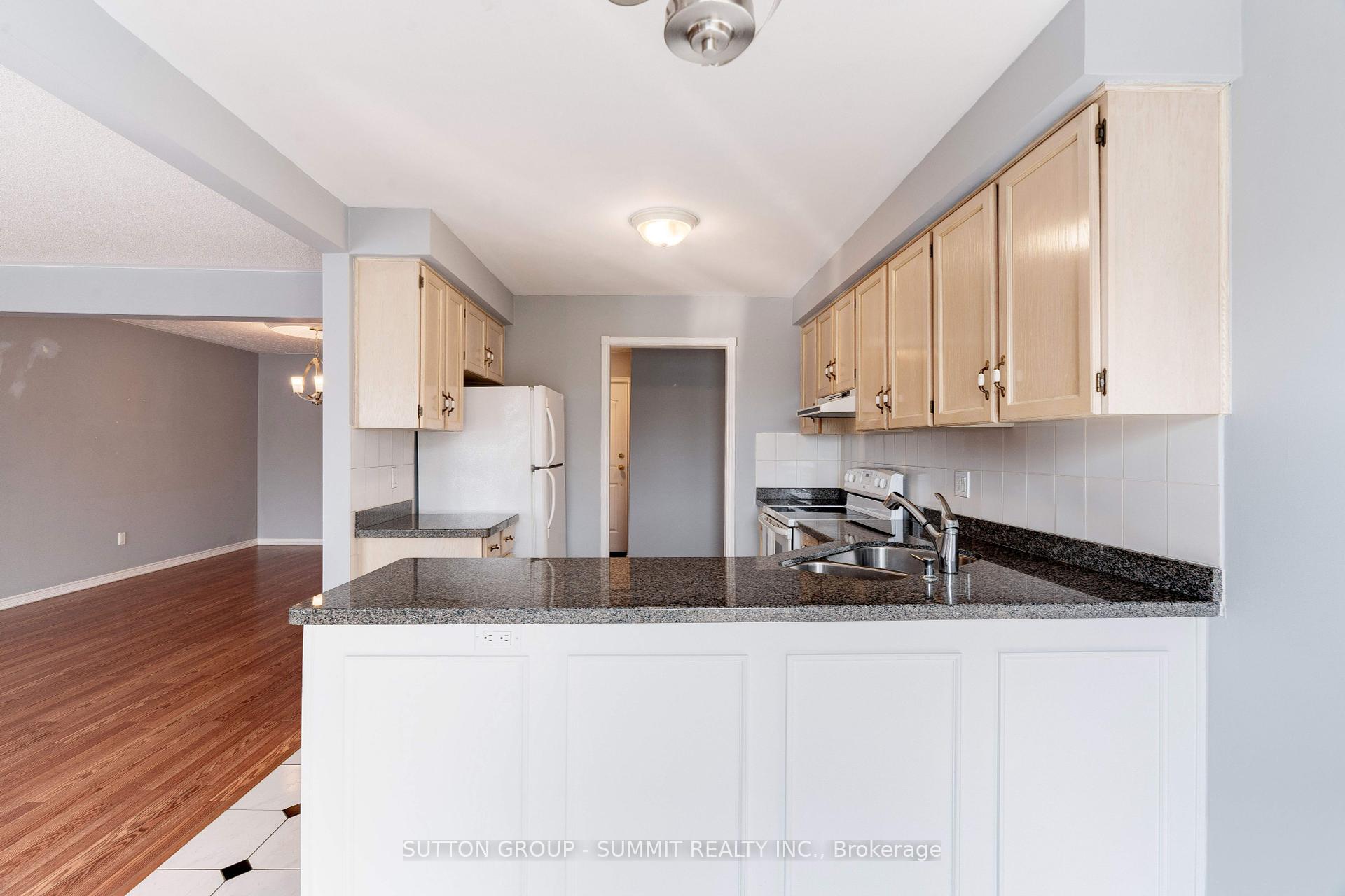 2 Bedrooms Condo at 3050 Pinemeadow, Burlington For sale
