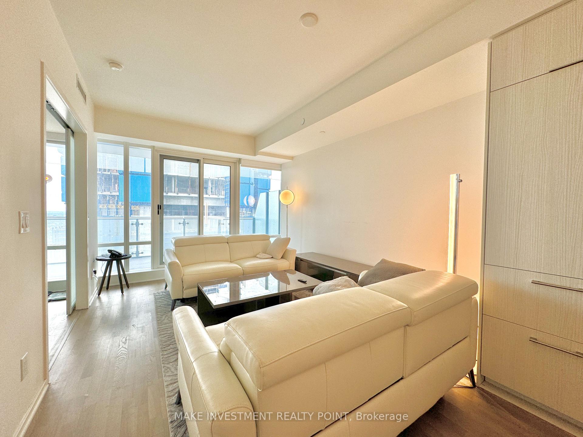 3 Bedrooms Condo at 1 Bloor,  Toronto For sale