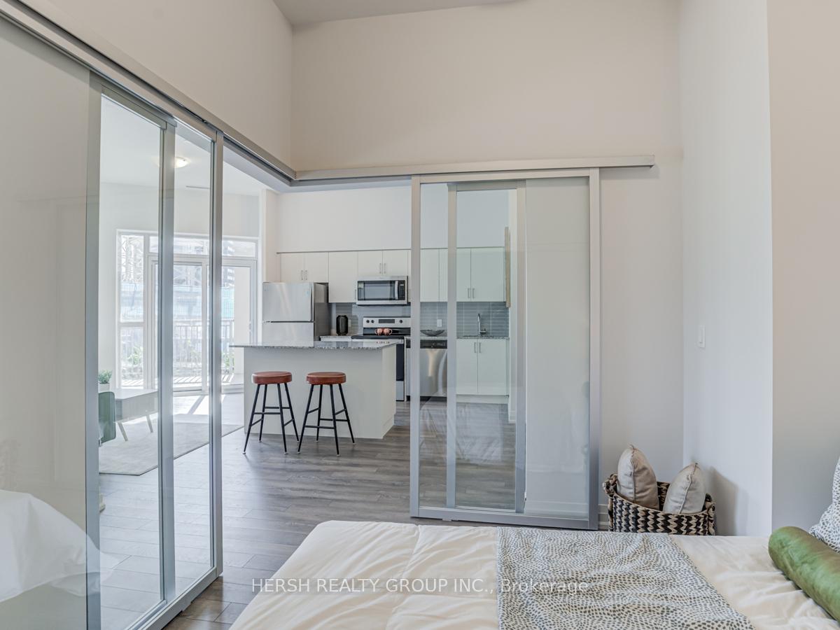 3 Bedrooms Condo at 10 Meadowglen,  Toronto For sale