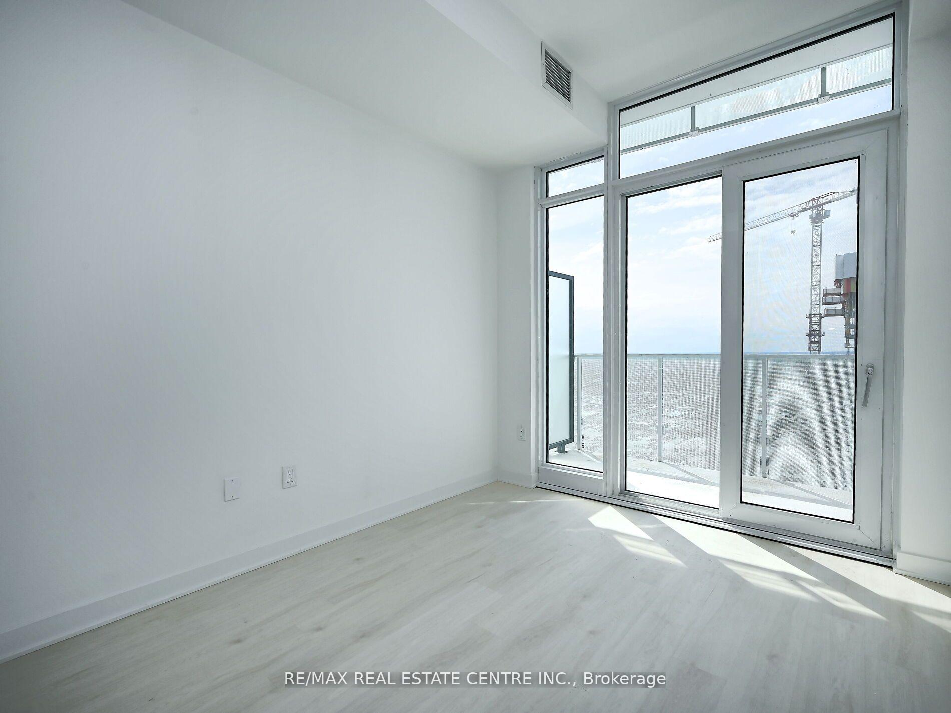 3 Bedrooms Condo at 3900 Confederation, Mississauga For sale