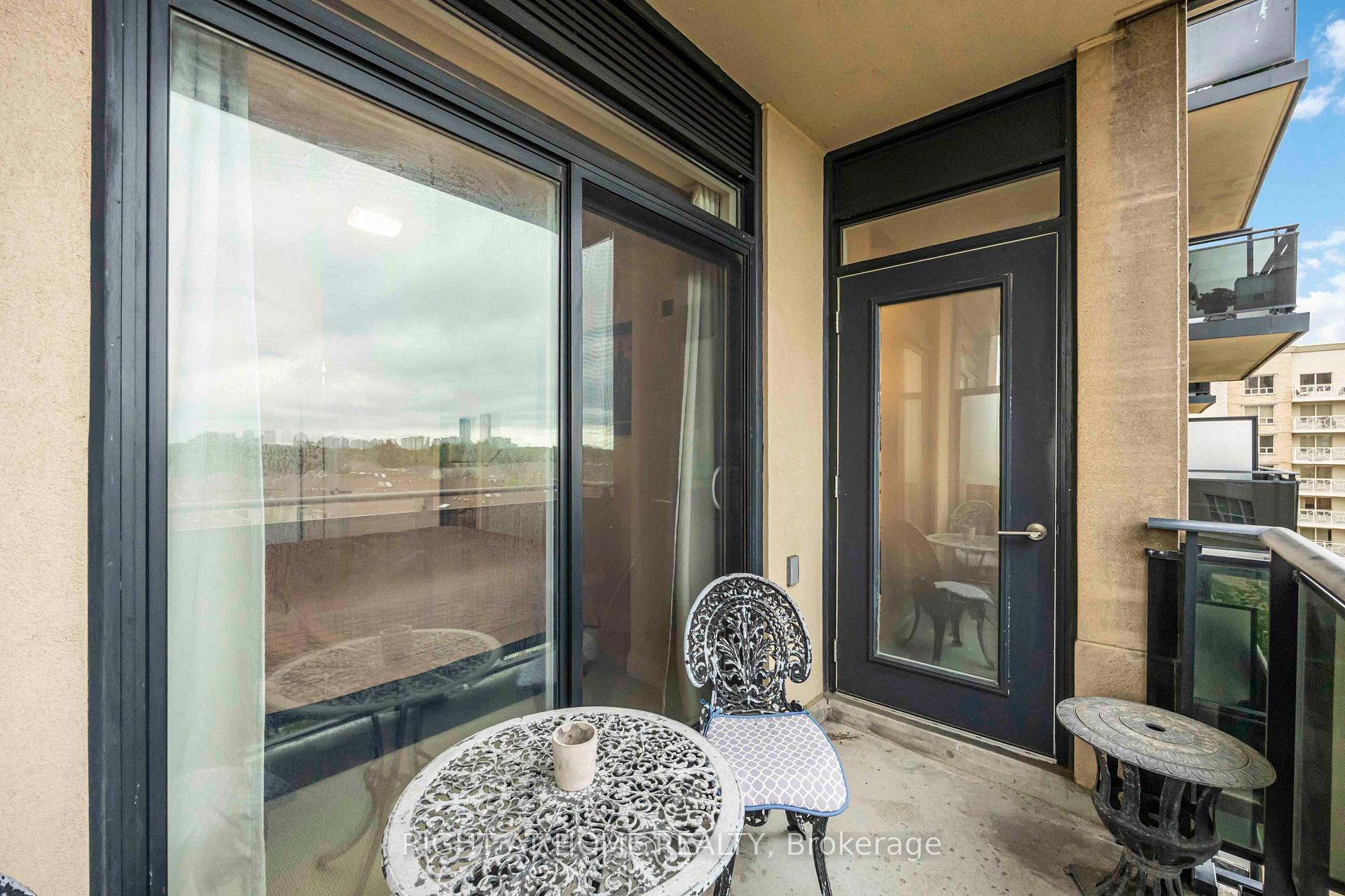 2 Bedrooms Co-op at 520 Steeles, Vaughan For sale