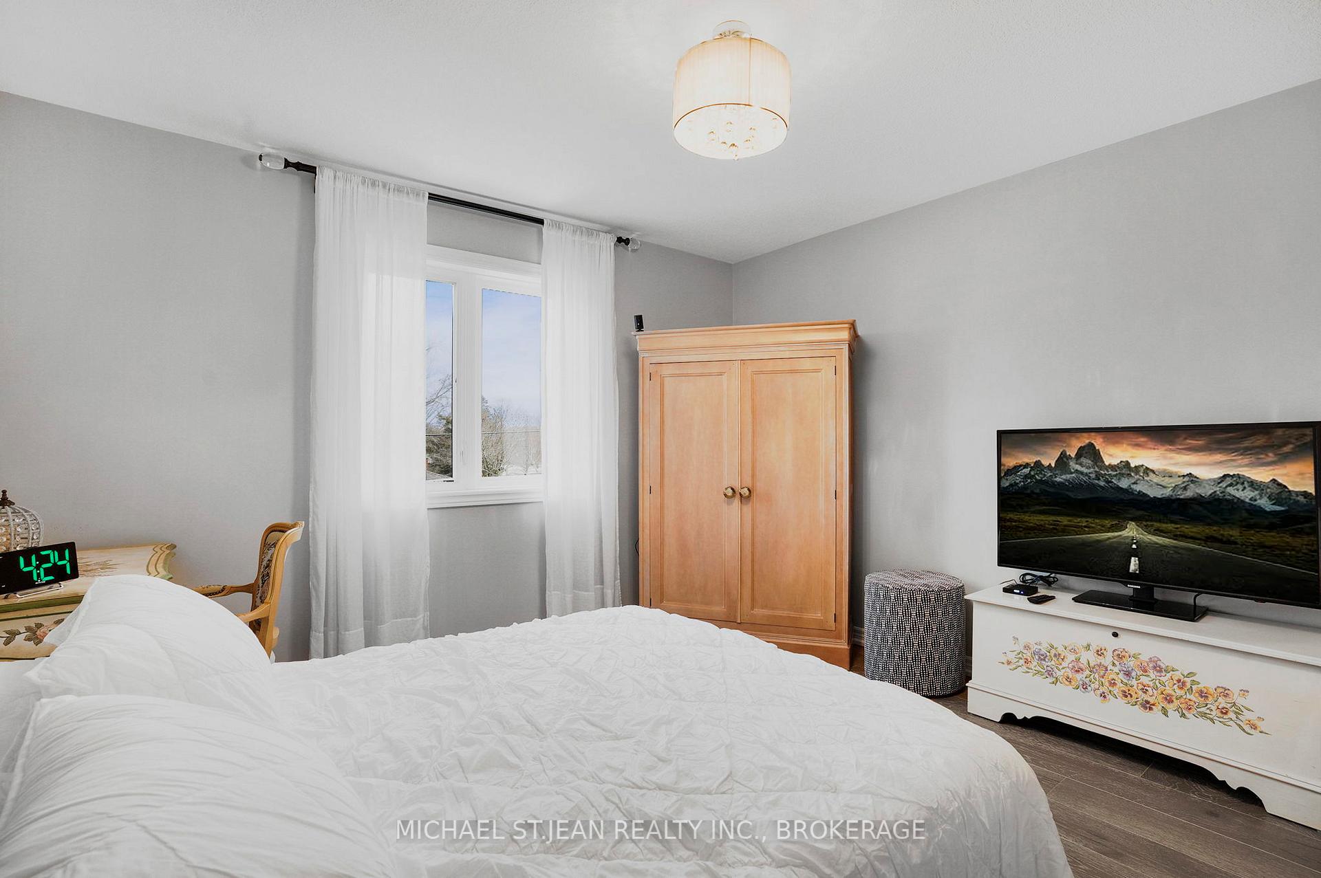 3 Bedrooms Condo at 5056 New,  Burlington For sale