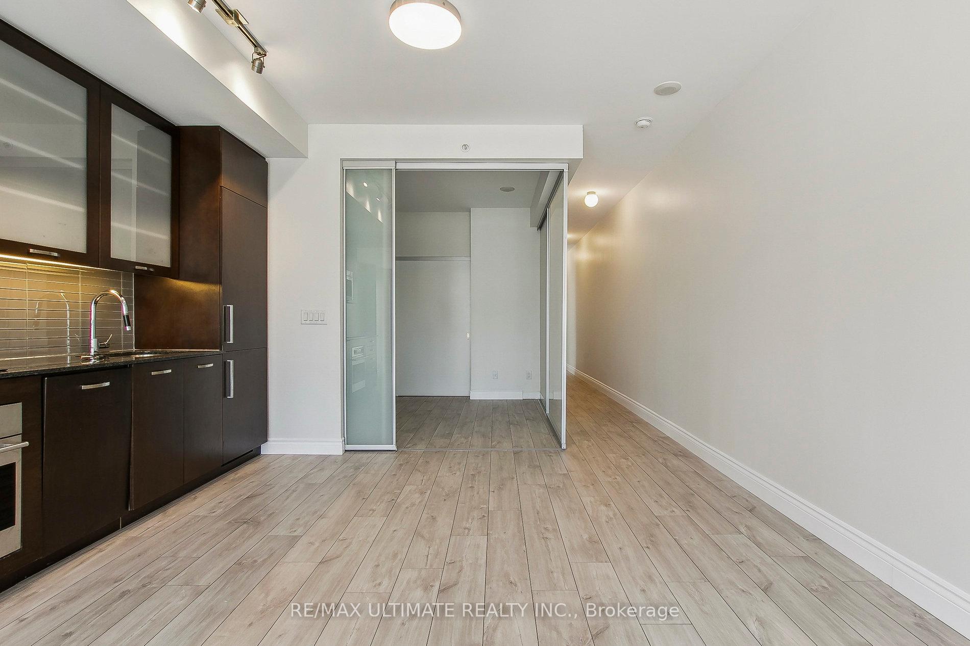 2 Bedrooms Condo at 210 Simcoe, Toronto For sale