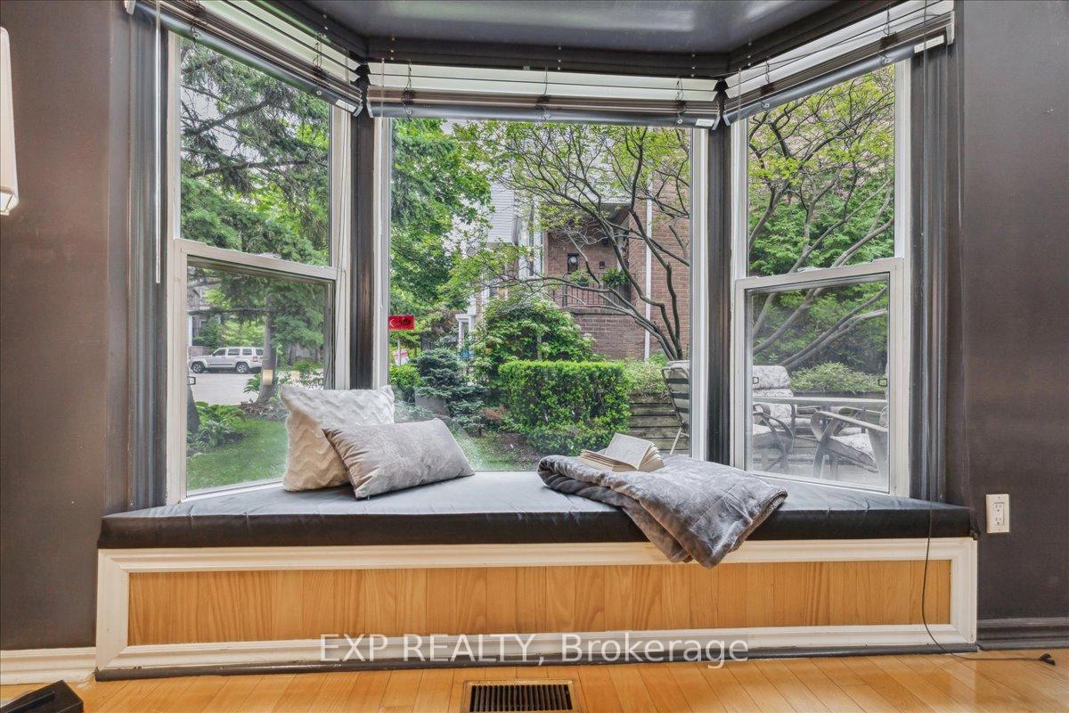 3 Bedrooms Condo at 62 Tamarack, Toronto For sale