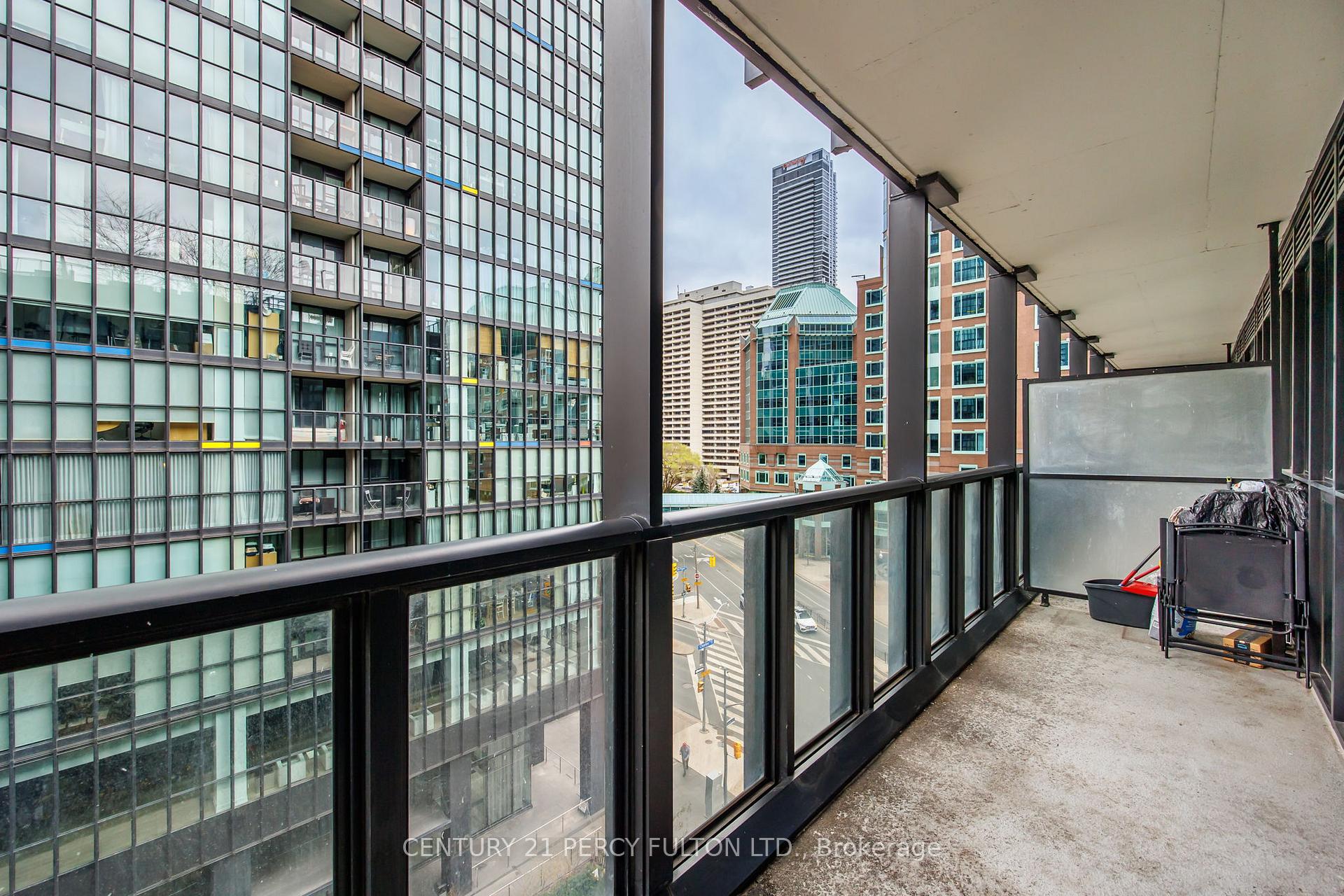 2 Bedrooms Condo at 101 Charles, Toronto For sale