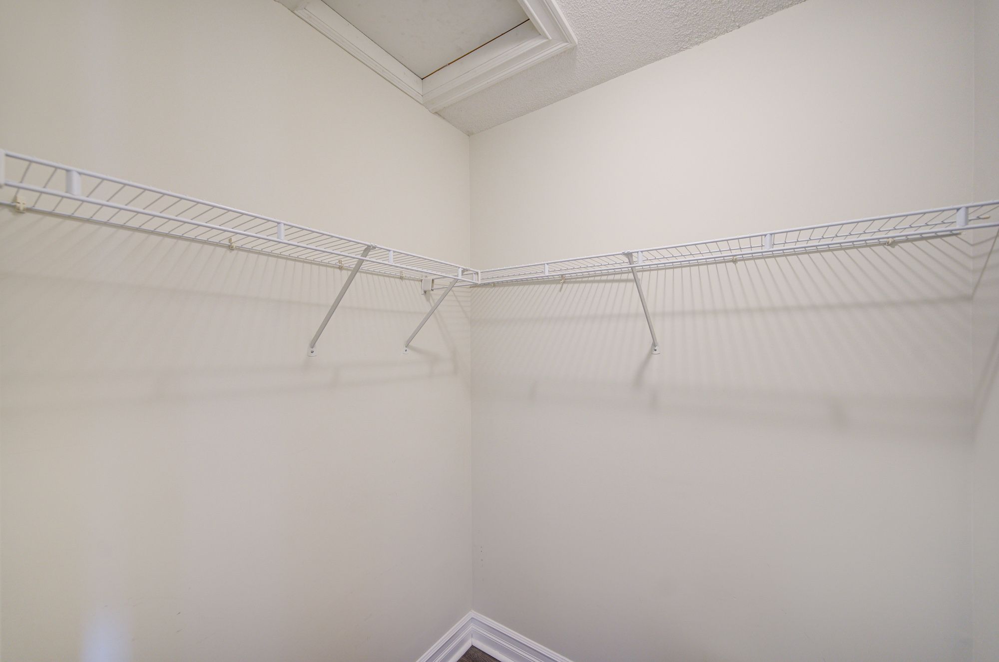32 Kenaston Gardens TH103
