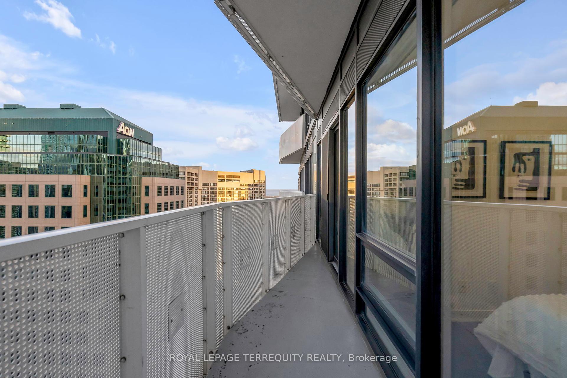 1 Bedroom Condo at 88 Harbour, Toronto For sale