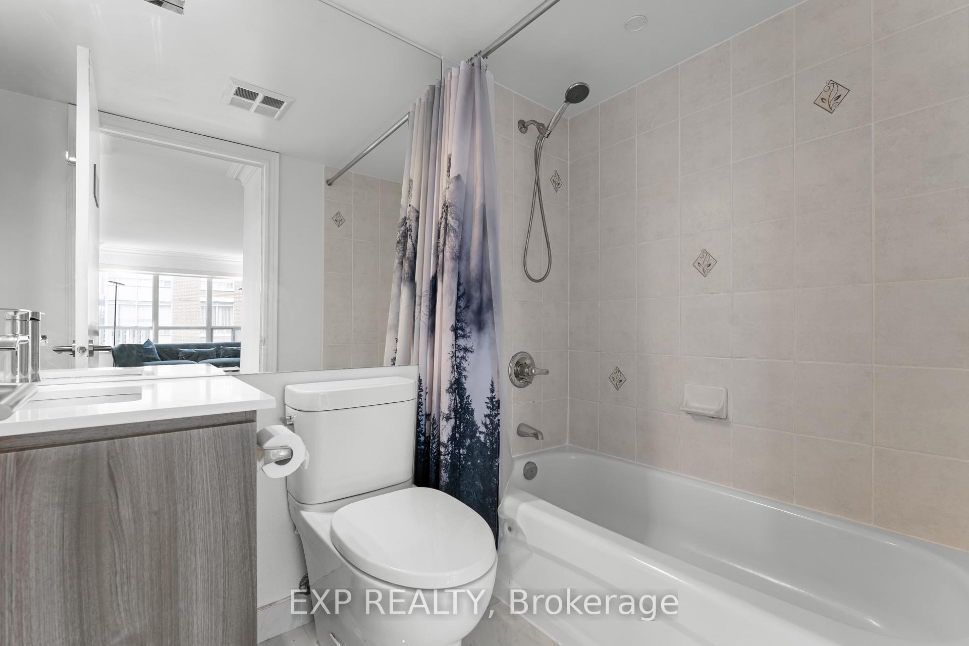 3 Bedrooms Condo at 2 Clairtrell, Toronto For sale