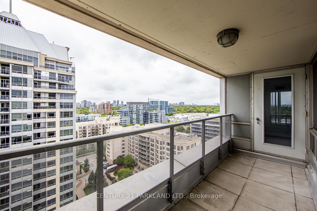 3 Bedrooms Condo at 8 Rean, Toronto For sale