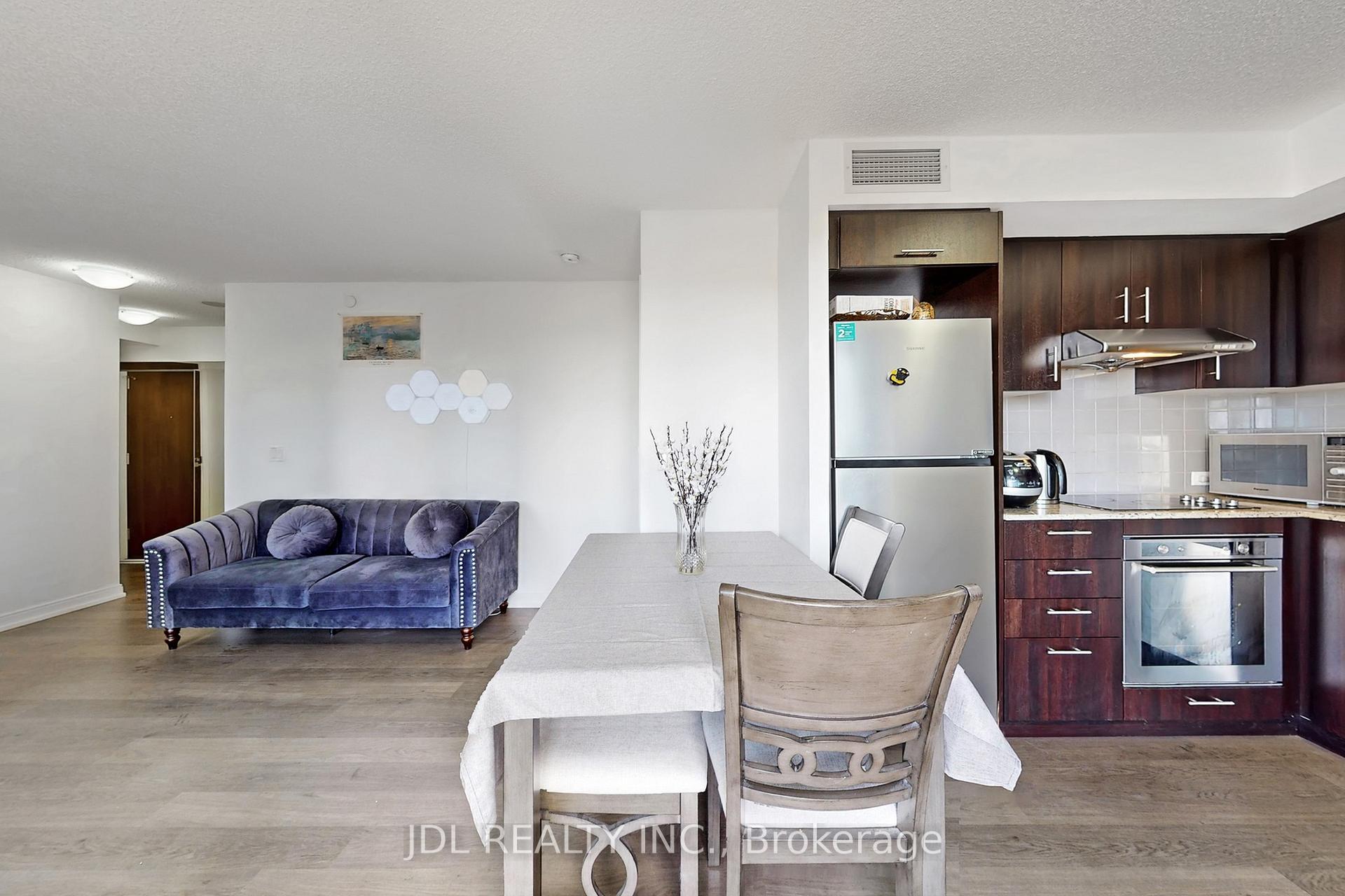 2 Bedrooms Condo at 255 Village Green, Toronto For sale