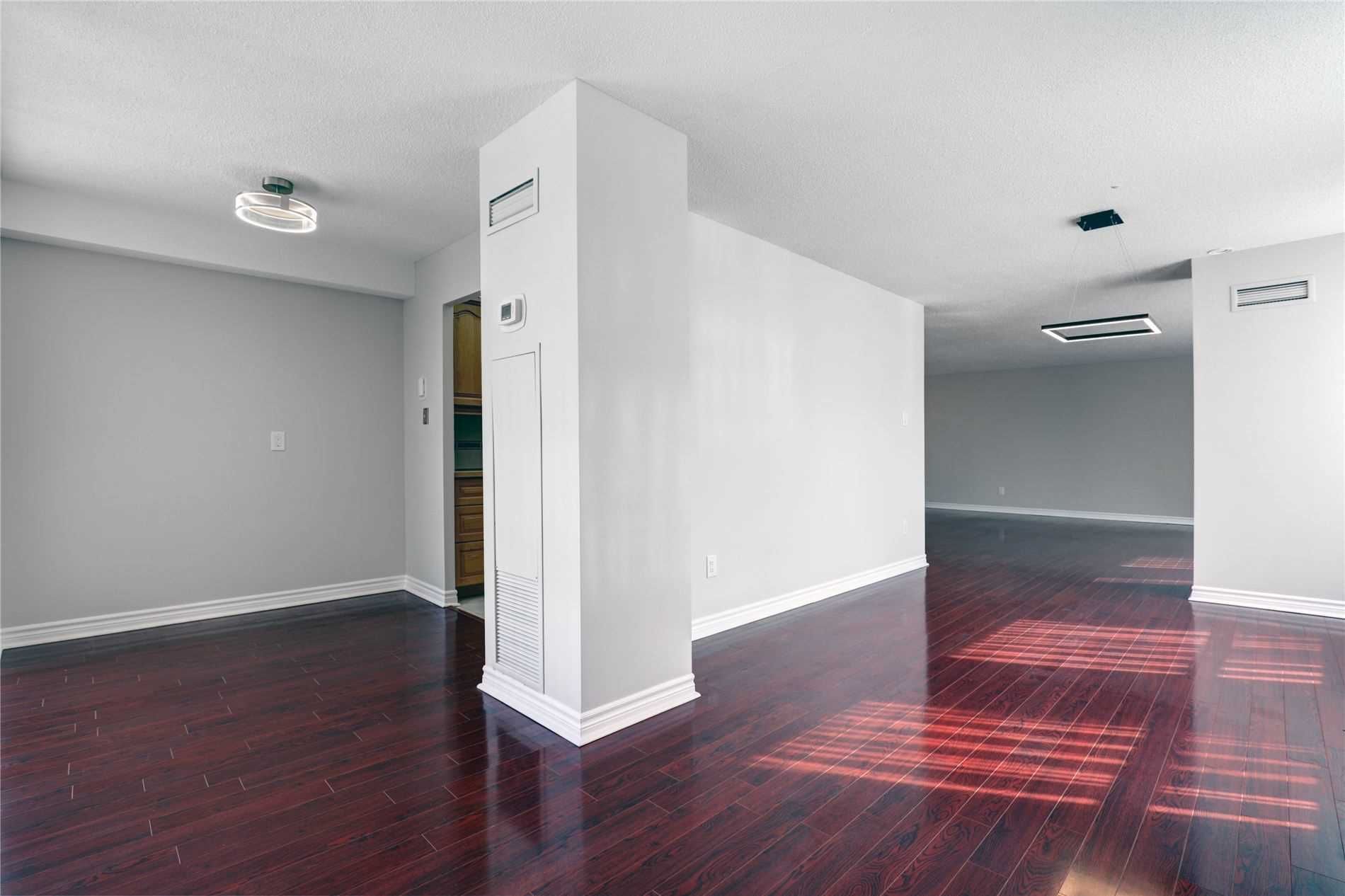 3650 Kaneff Crescent 207