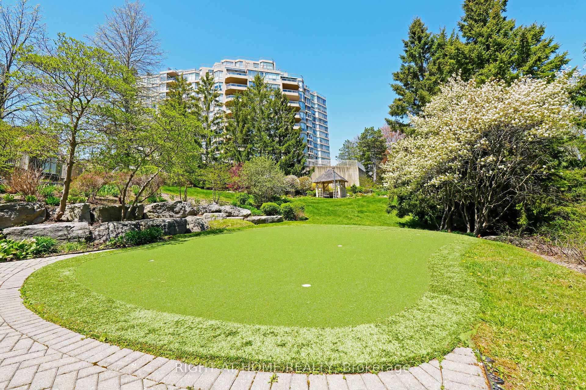 3 Bedrooms Condo at 20 Guildwood, Toronto For sale