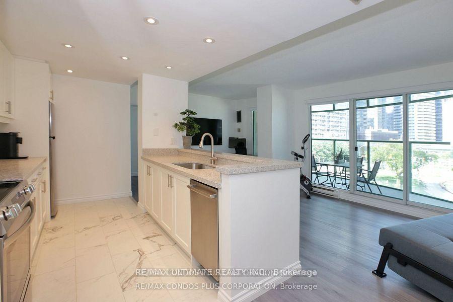 1 Bedroom Condo at 77 Harbour, Toronto For sale