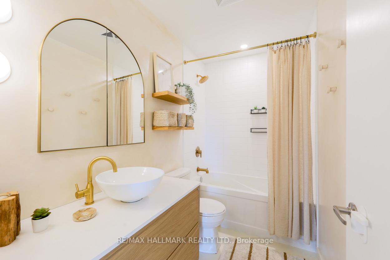 3 Bedrooms Condo at 20 Tubman, Toronto For sale
