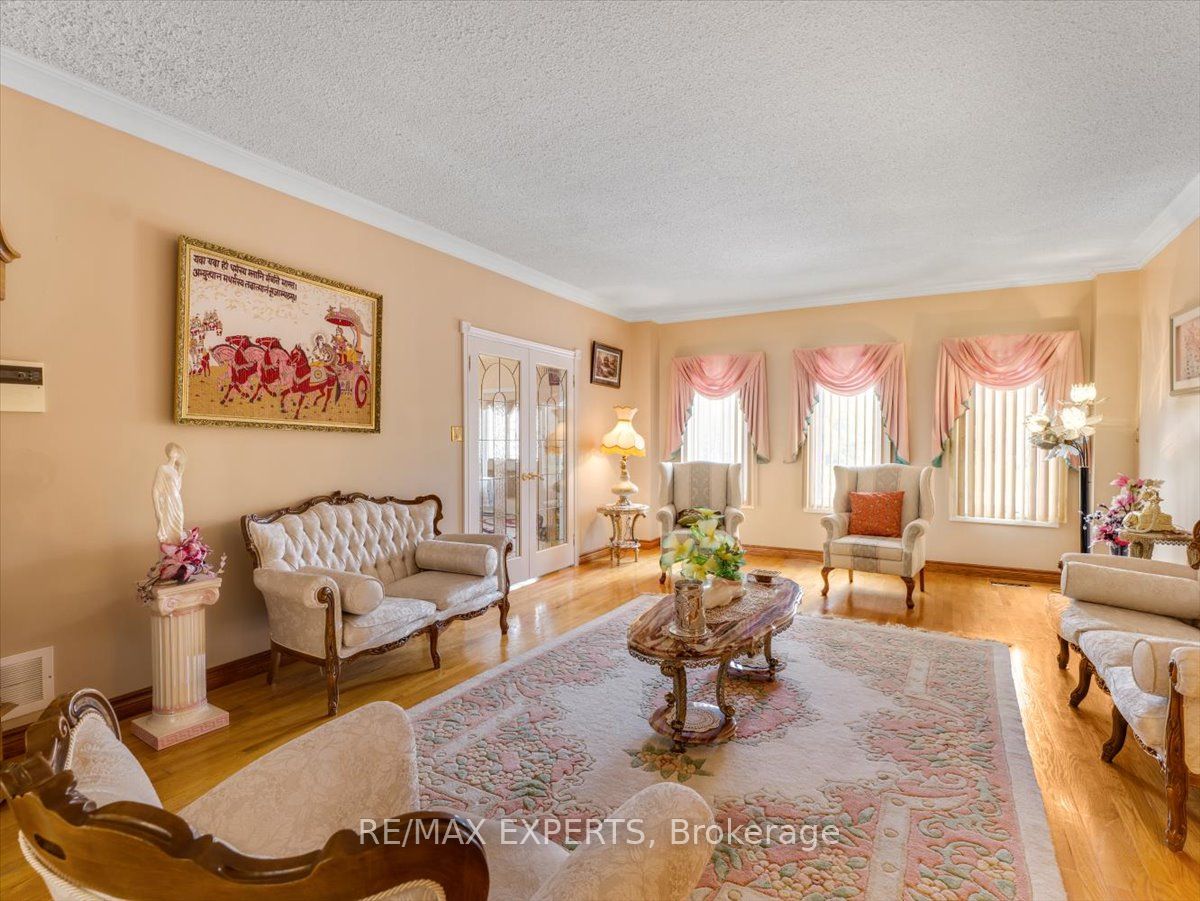9 Cynthia Crescent