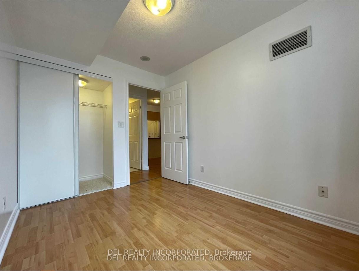 3 Bedrooms Condo at 3888 Duke of York, Mississauga For sale