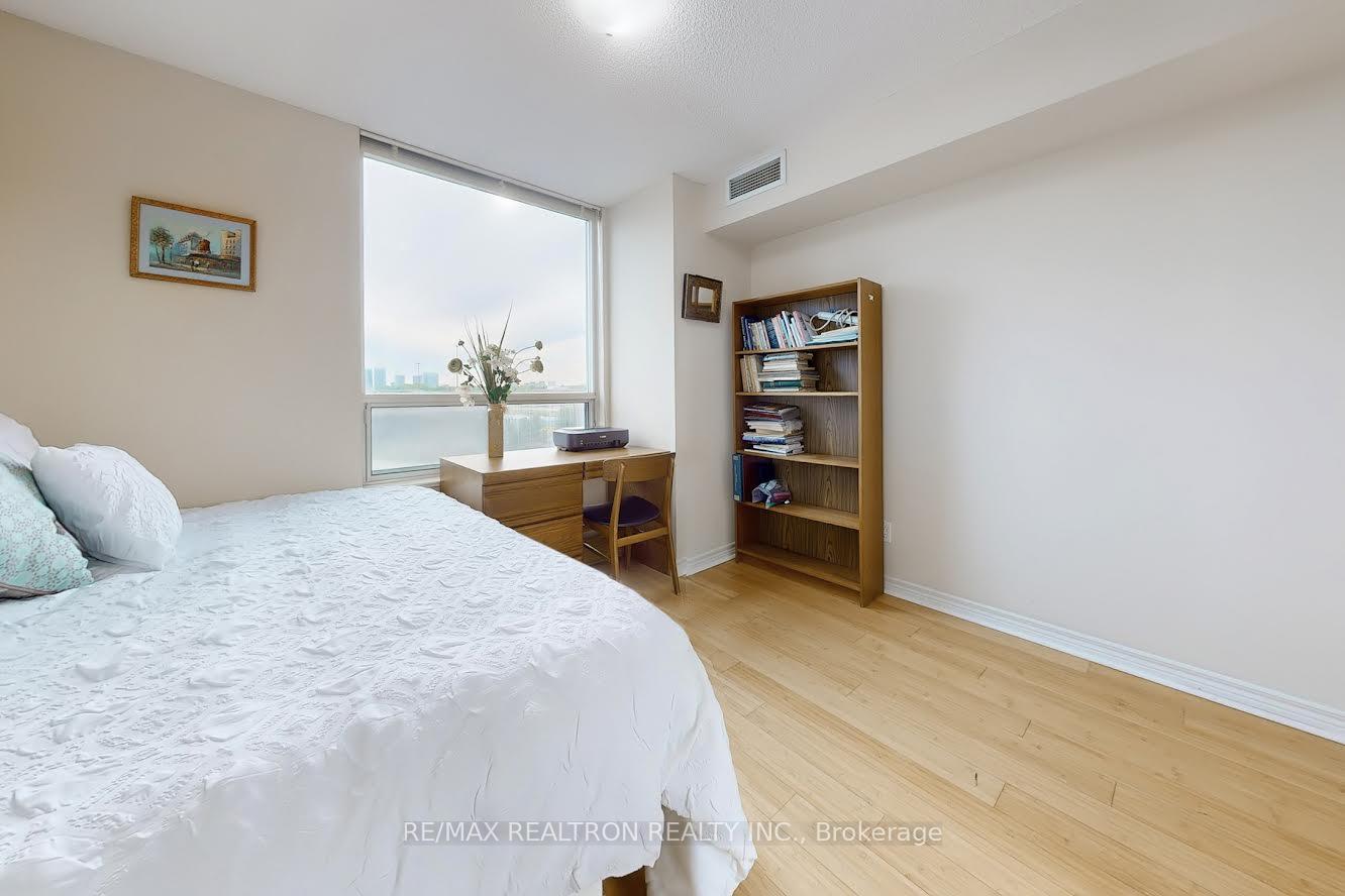 3 Bedrooms Condo at 68 Corporate, Toronto For sale