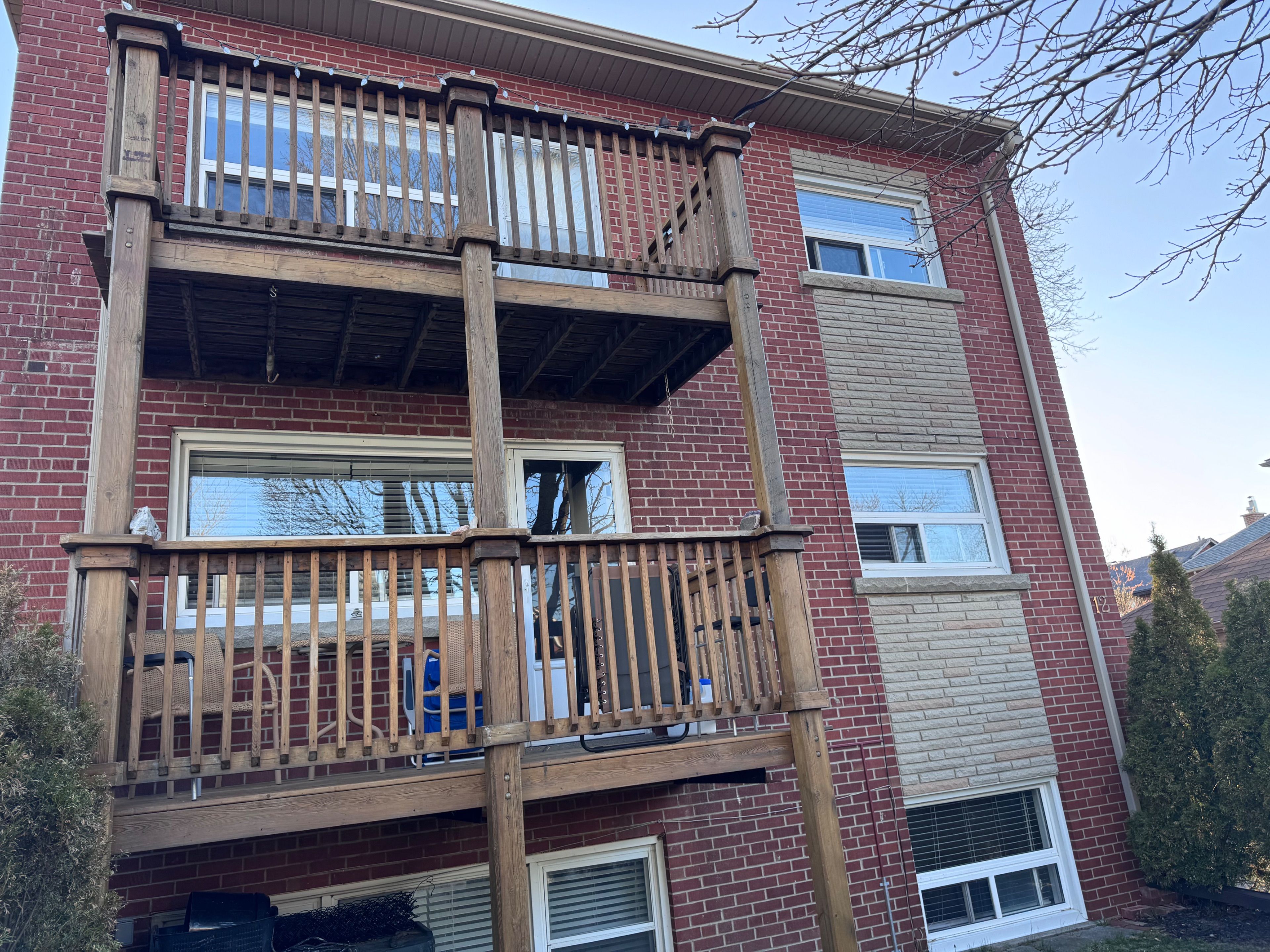 12 Sand Beach Road W 6
