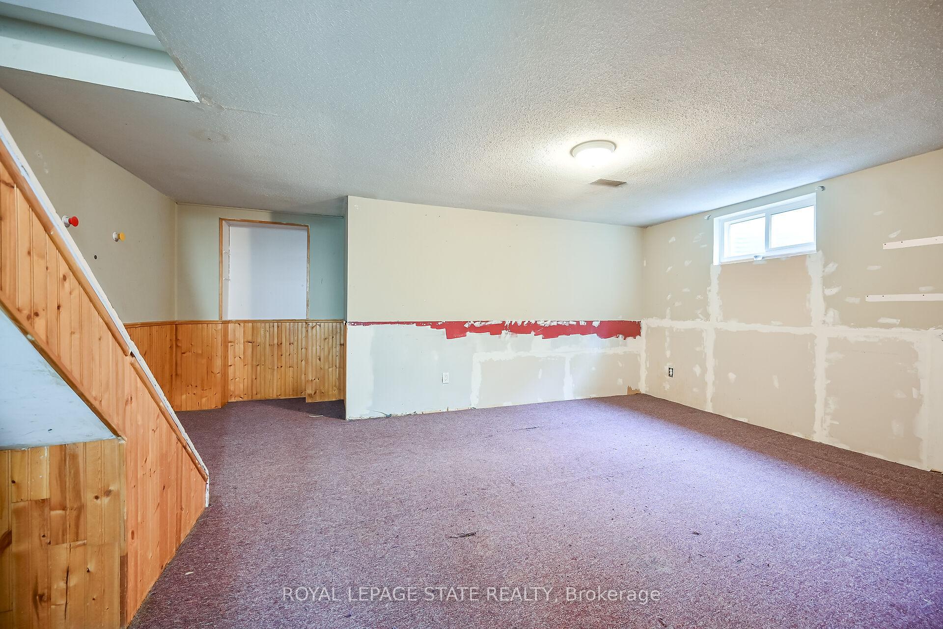 3 Bedrooms Condo at 977 Francis, Burlington For sale