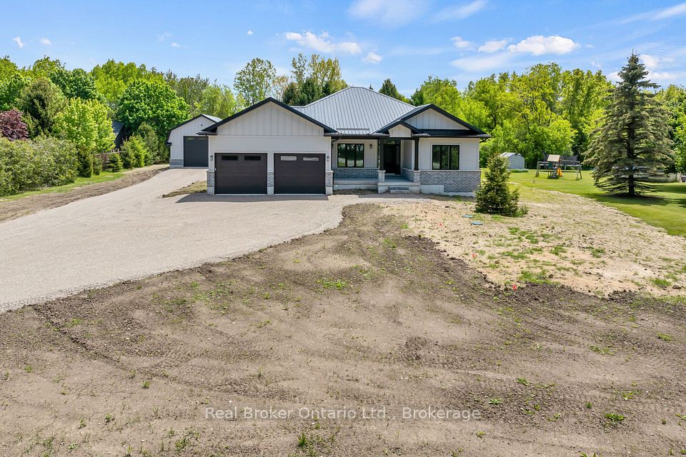 8357 Goosemarsh Line, Lambton Shores, ON N0M 1T0