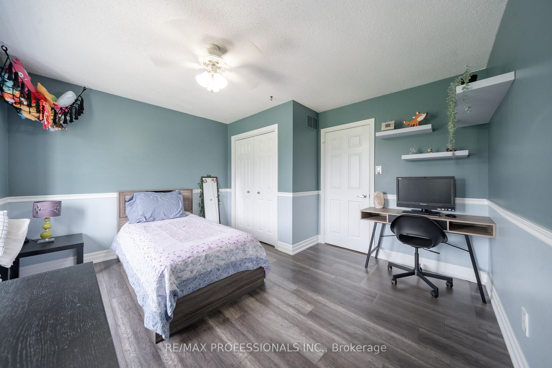 2 Bedrooms Condo at 3480 Upper Middle, Burlington For sale
