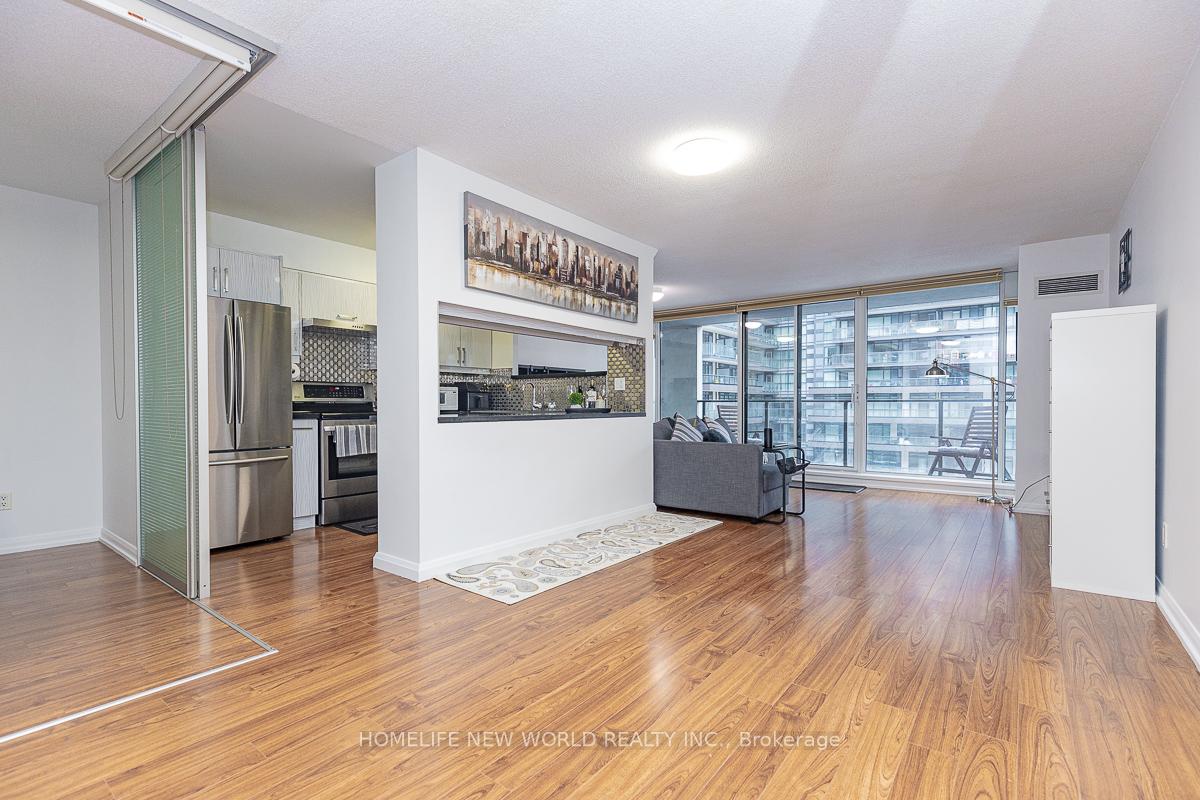 3 Bedrooms Condo at 111 Elizabeth, Toronto For sale
