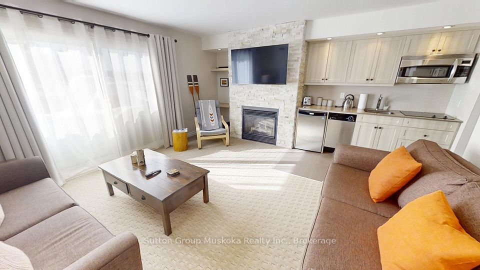 1235 Deerhurst
