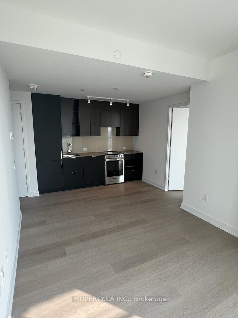 3 Bedrooms Condo at 3883 Quartz, Mississauga For sale