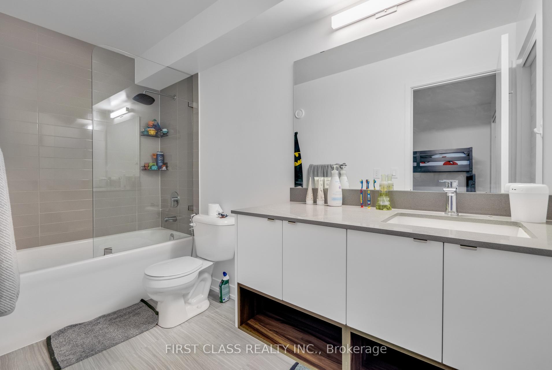 3 Bedrooms Condo at 1121 Cooke, Burlington For sale