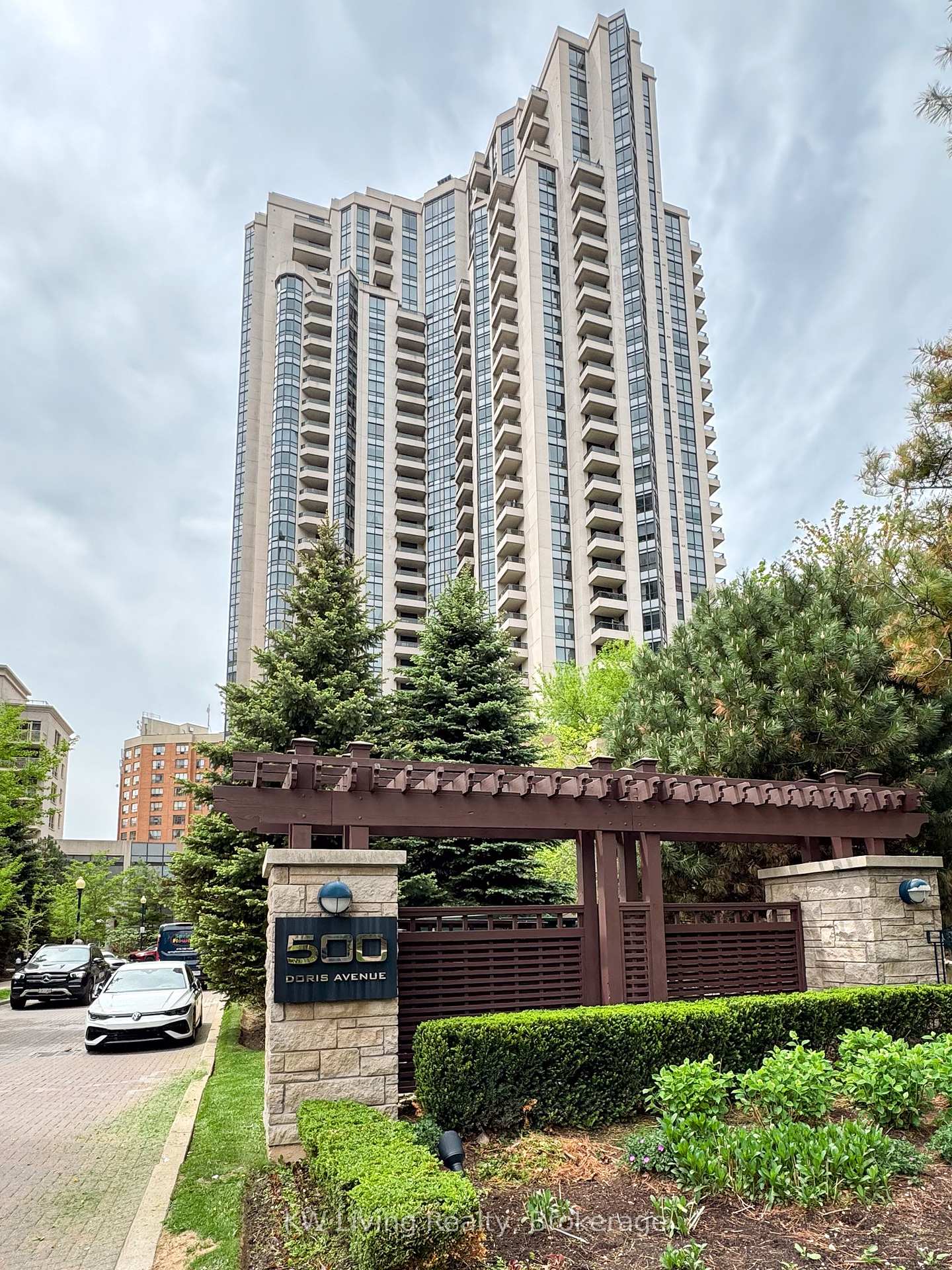 4 Bedrooms Condo at 500 Doris, Toronto For sale