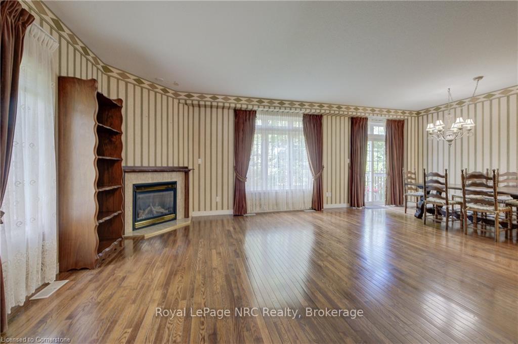 3 Bedrooms Condo at 120 Beddoe, Hamilton For sale