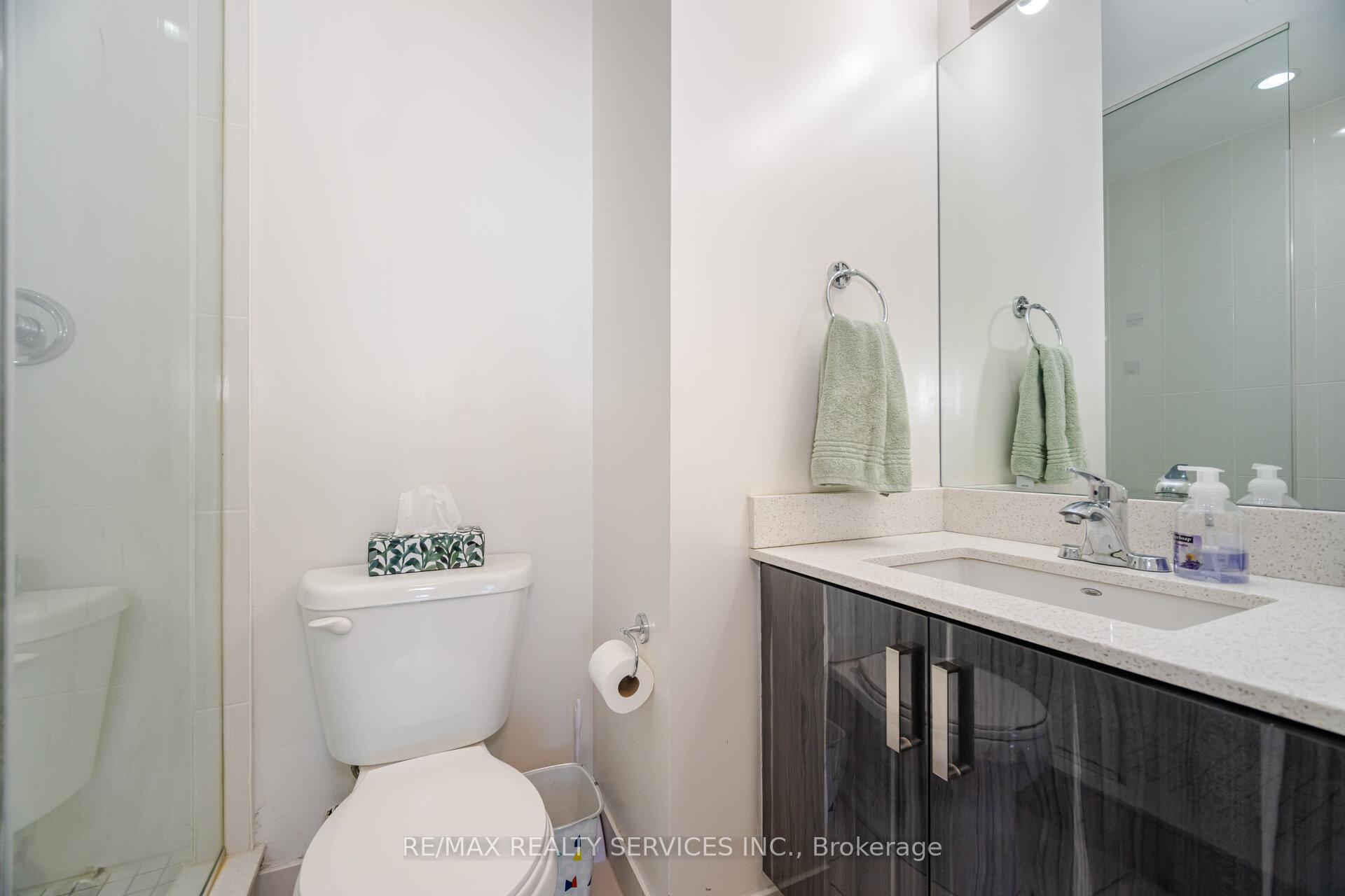 3 Bedrooms Condo at 2900 Highway 7, Vaughan For sale