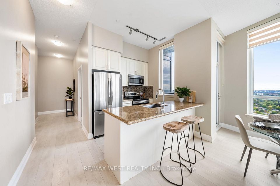 7161 YONGE