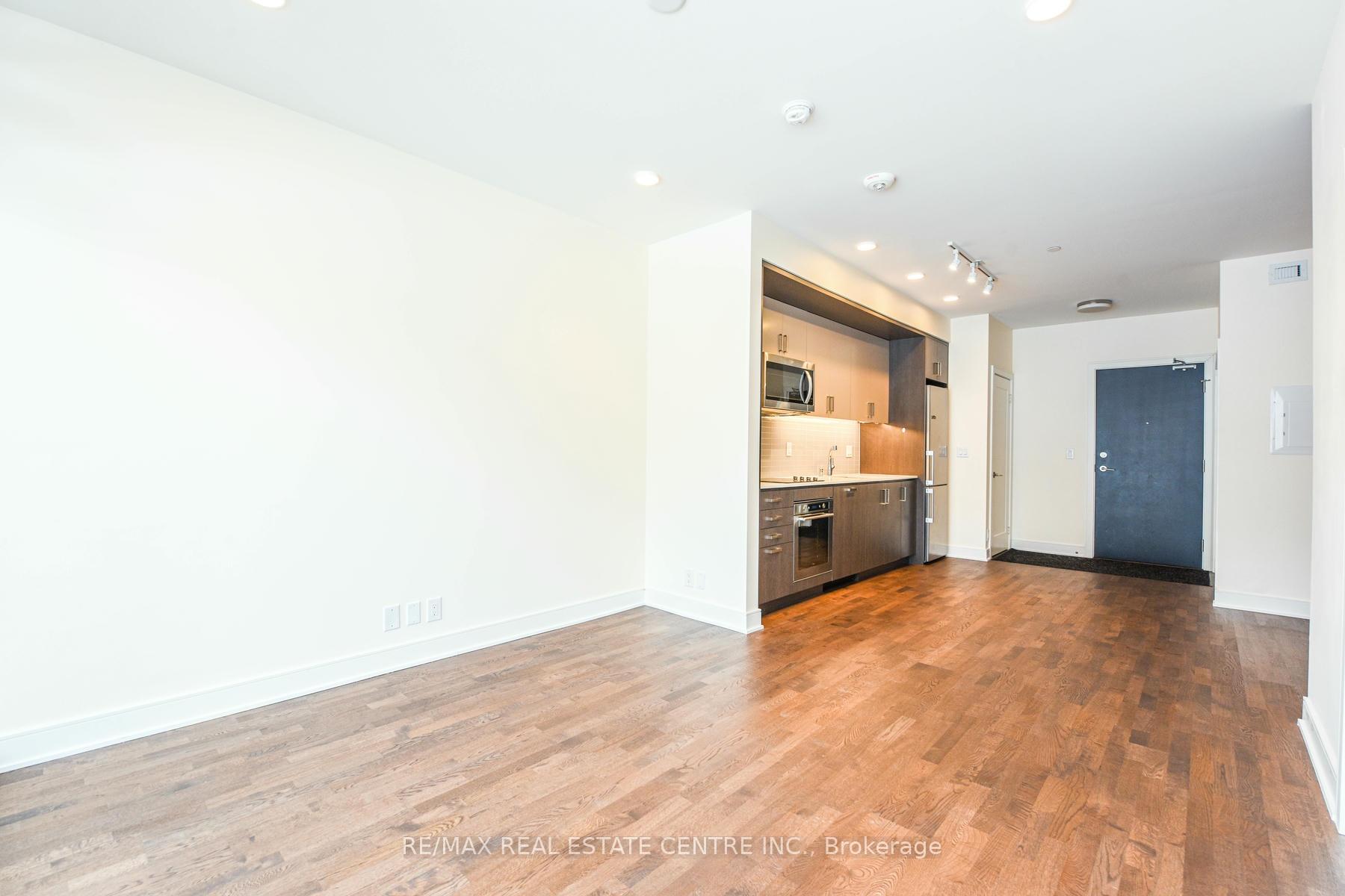2 Bedrooms Condo at 1575 Lakeshore,  Mississauga For sale