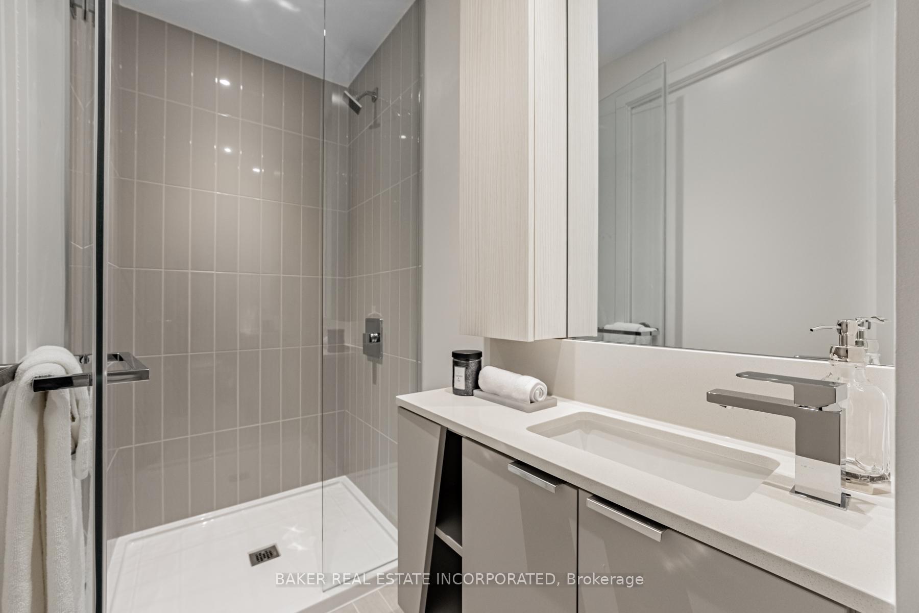4 Bedrooms Condo at 3883 Quartz,  Mississauga For sale