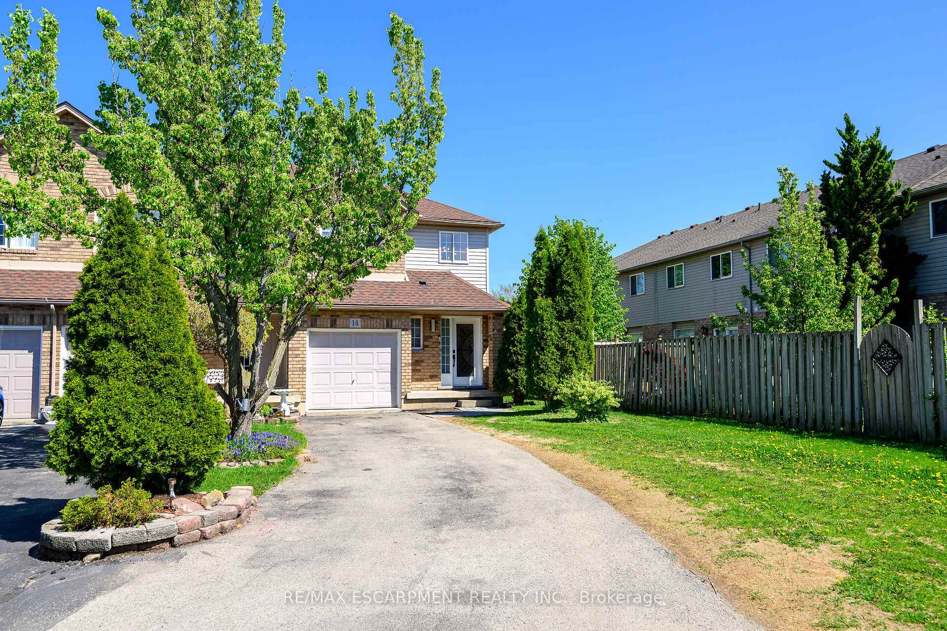 4 Bedrooms Condo at 134 Terni, Hamilton For sale