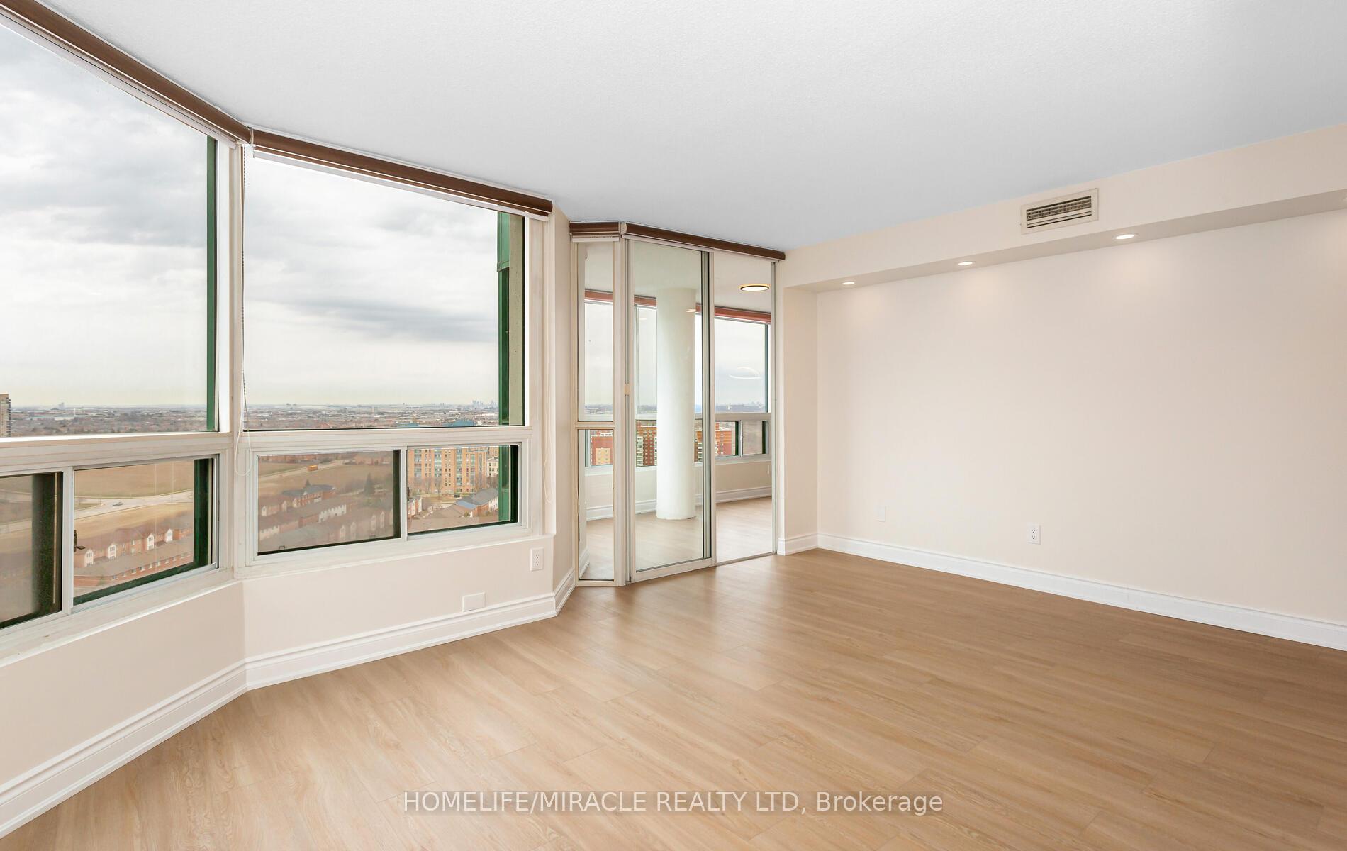 3 Bedrooms Condo at 4450 Tucana, Mississauga For sale