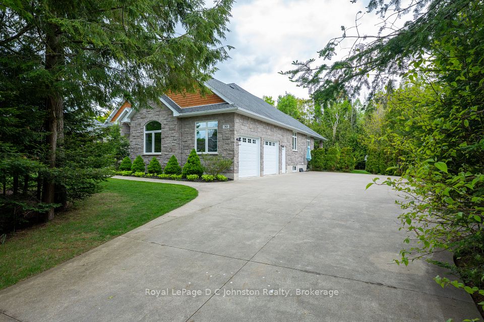 32 Pegasus Trails, Saugeen Shores, ON N0H 2C6
