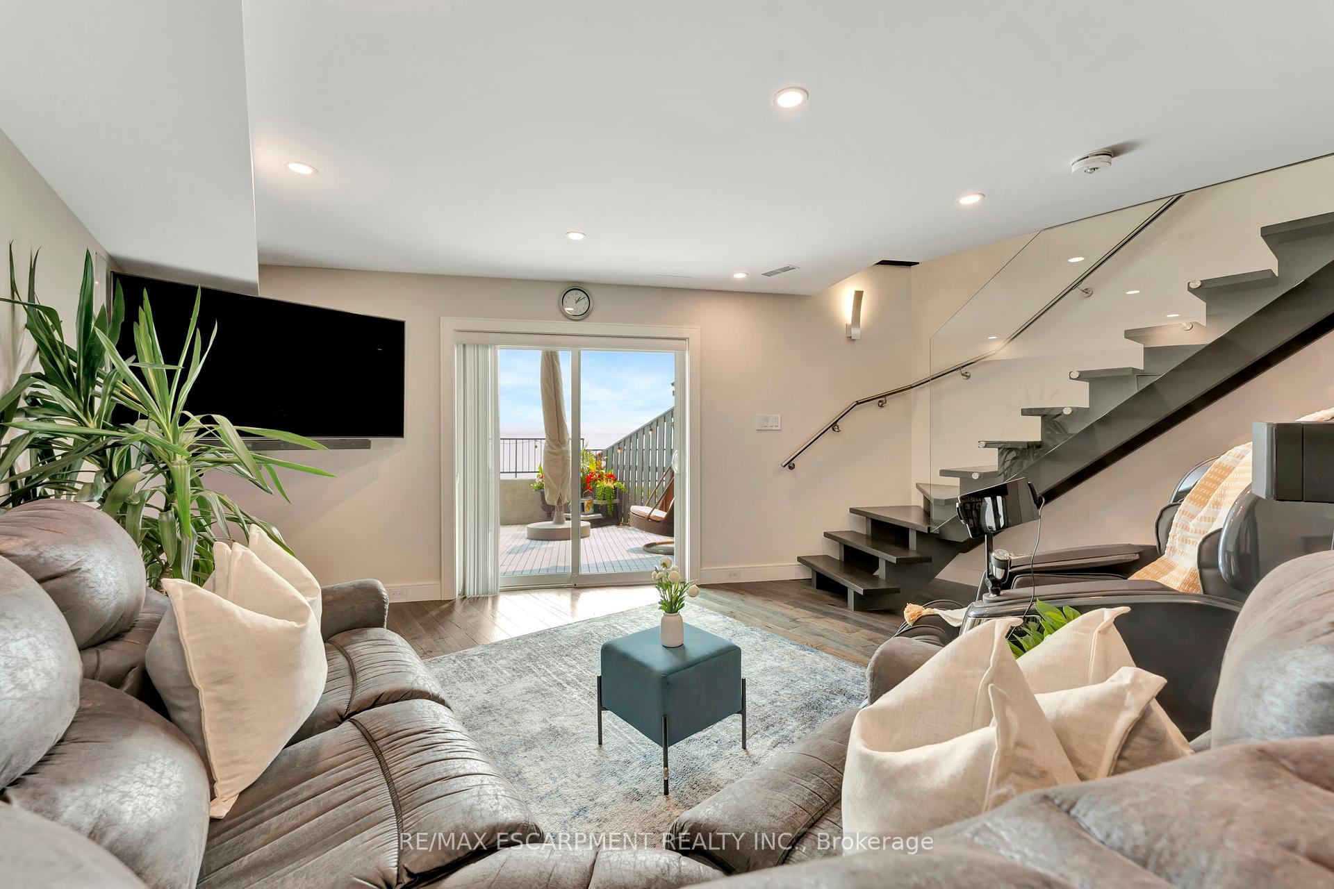 1 Bedroom Condo at 2136 Old Lakeshore, Burlington For sale
