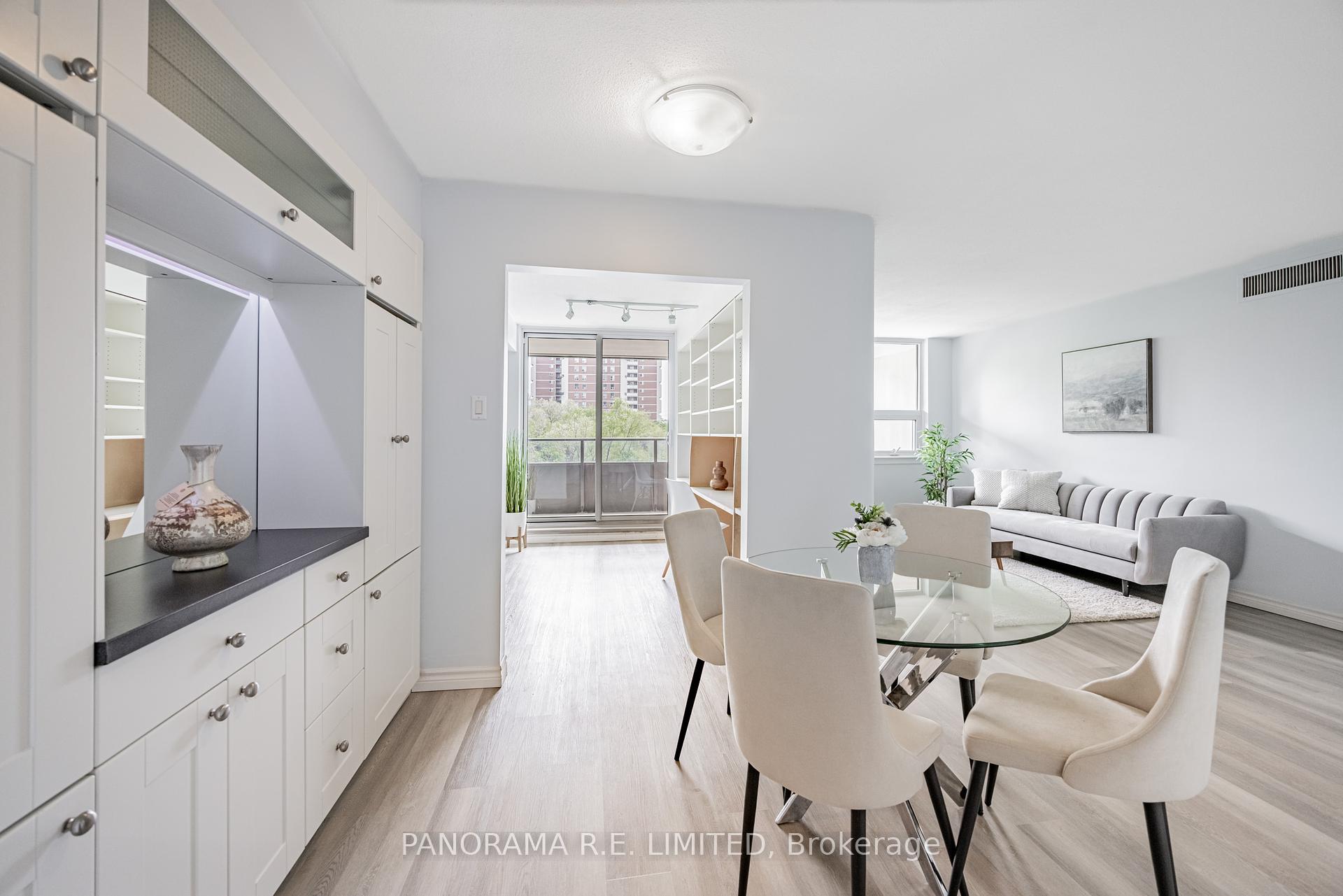 4 Bedrooms Condo at 15 La Rose, Toronto For sale