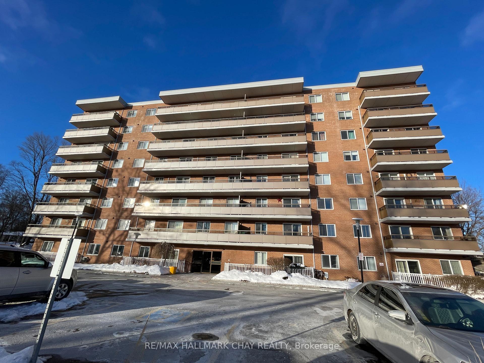 #702 - 414 Blake Street, Barrie, ON L4M 5J7 #702