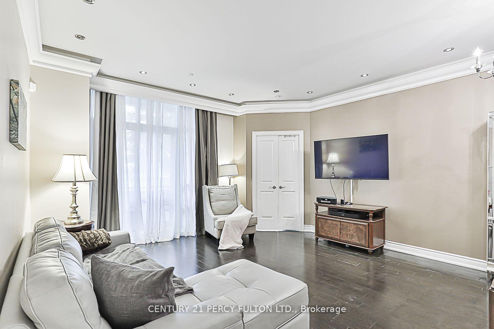 3 Bedrooms Condo at 10 Bloorview,  Toronto For sale