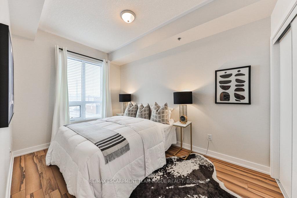 1 Bedroom Condo at 2490 Old Bronte,  Oakville For sale