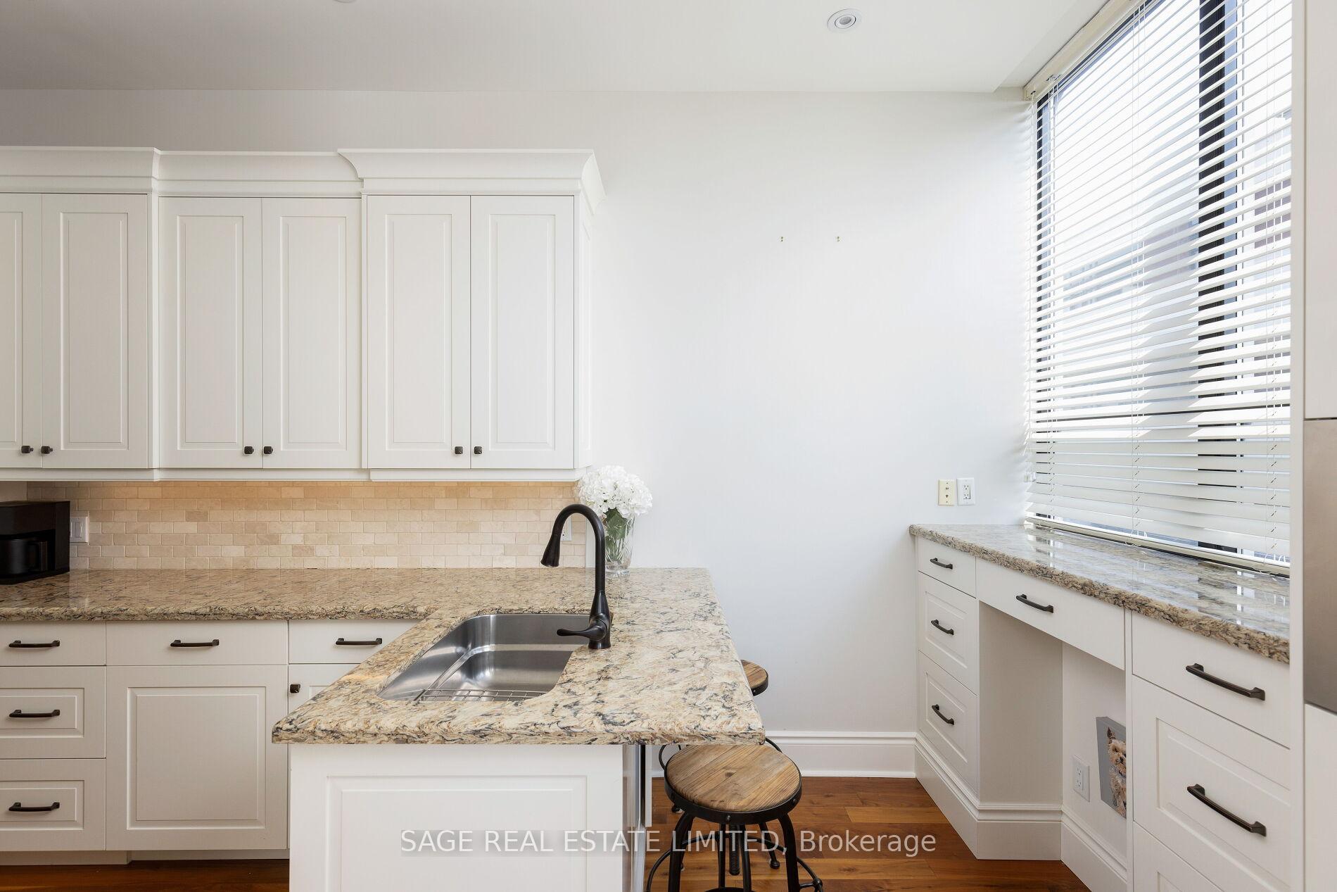 2 Bedrooms Condo at 25 Earlington, Toronto For sale